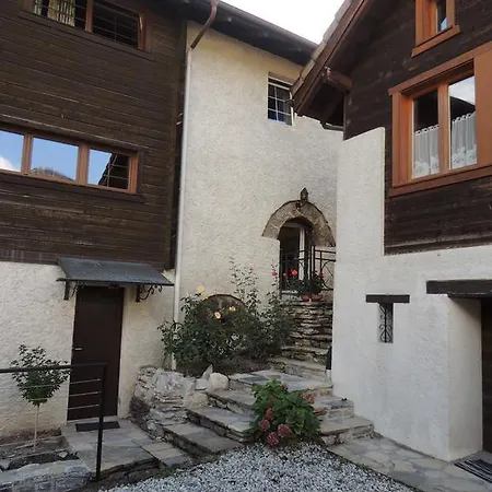 Chez Les Dudu