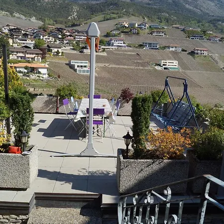 Chez Les Dudu Bed and Breakfast 3*