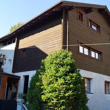 Chez Les Dudu Bed and Breakfast 3*